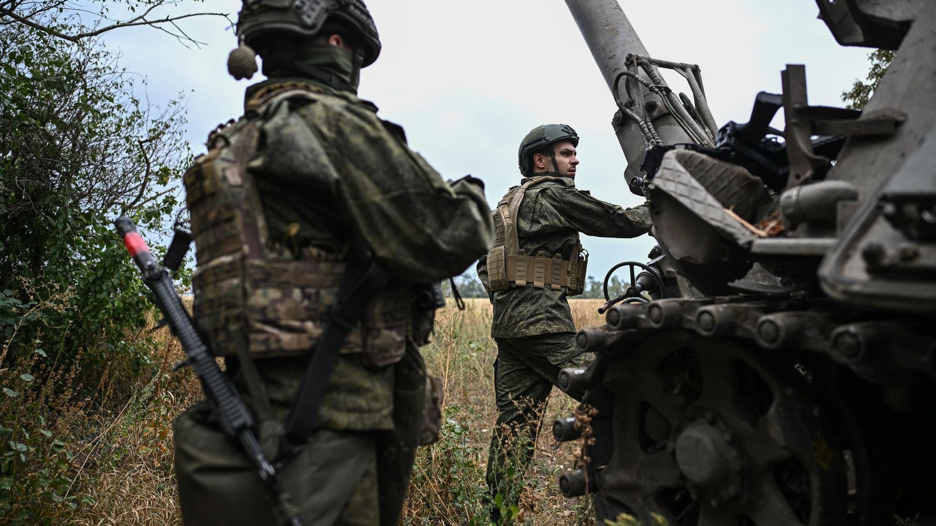 Работа военнослужащих 17-й гвардейской артиллерийской бригады Работа военнослужащих 17-й гвардейской артиллерийской бригады - РИА Новости, 1920, 07.09.2024