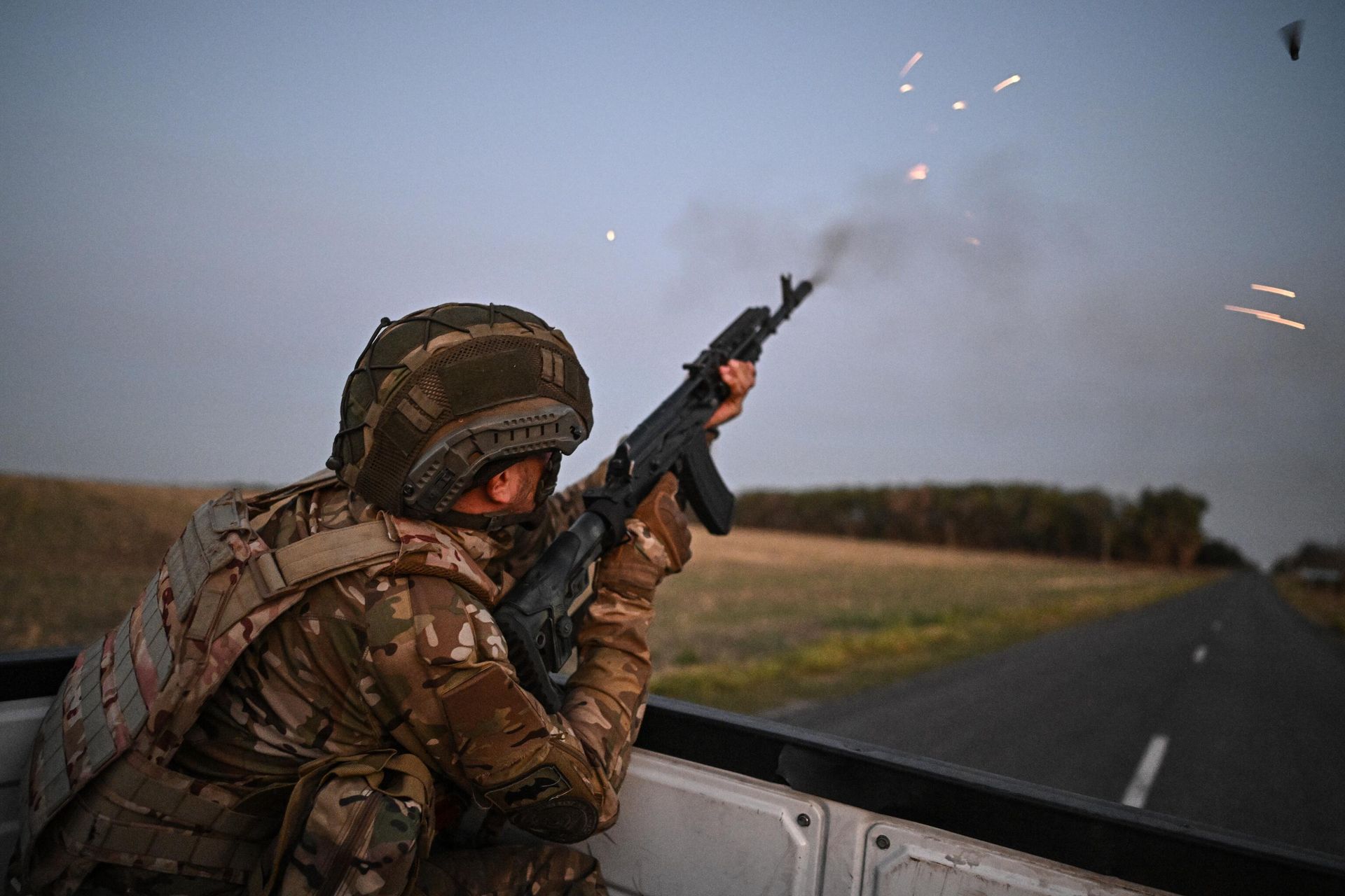 Военнослужащие снайперской группы Аида спецназа Ахмат во время выхода на военное задание в Курской области Военнослужащие снайперской группы Аида спецназа Ахмат во время выхода на военное задание в Курской области - РИА Новости, 1920, 28.11.2025