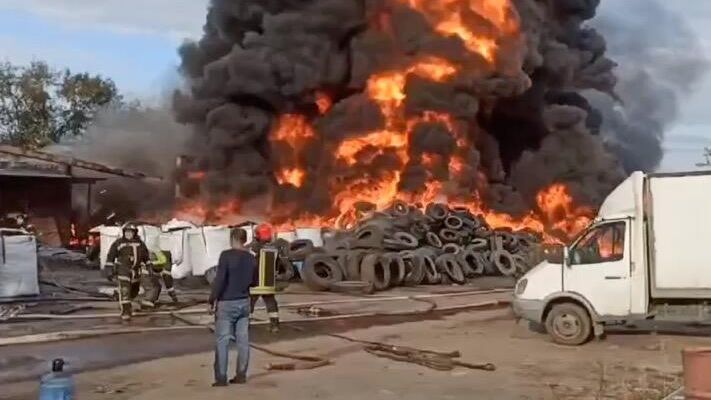 Место пожара в промзоне в Екатеринбурге. 9 сентября 2024 Место пожара в промзоне в Екатеринбурге. 9 сентября 2024 - РИА Новости, 1920, 09.09.2024
