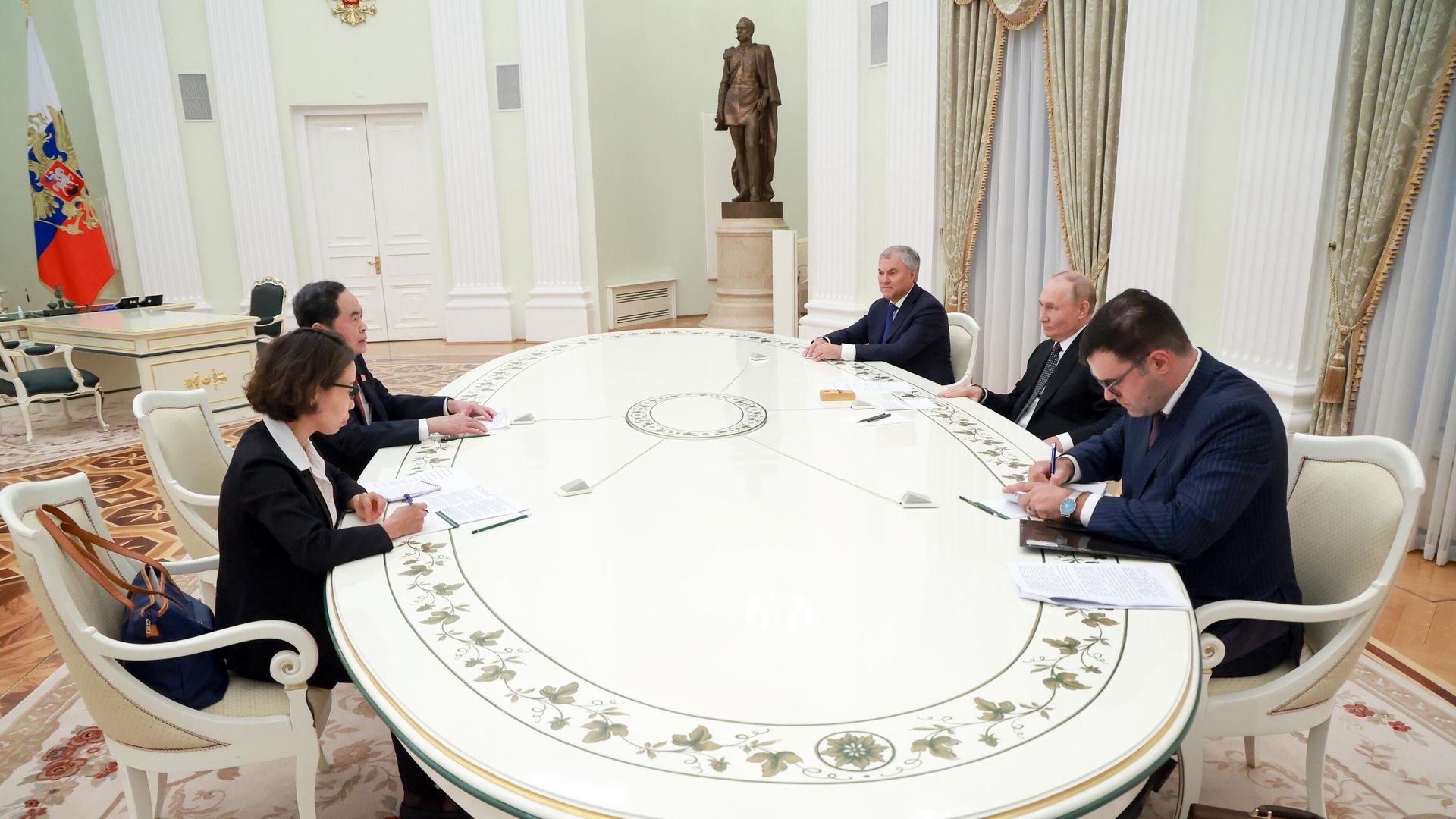 Президент РФ Владимир Путин и председатель Национального собрания Вьетнама Чан Тхань Ман во время встречи Президент РФ Владимир Путин и председатель Национального собрания Вьетнама Чан Тхань Ман во время встречи - РИА Новости, 1920, 10.09.2024