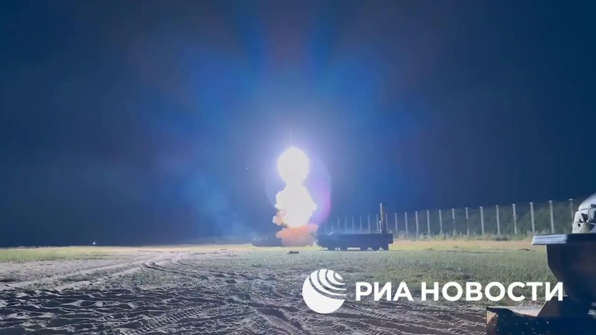 Работа комплекса Бастион и пуск ракет Гранит, Калибр-ПЛ с подводных лодок в ходе учений Океан-2024 Работа комплекса Бастион и пуск ракет Гранит, Калибр-ПЛ с подводных лодок в ходе учений Океан-2024 - РИА Новости, 1920, 11.09.2024