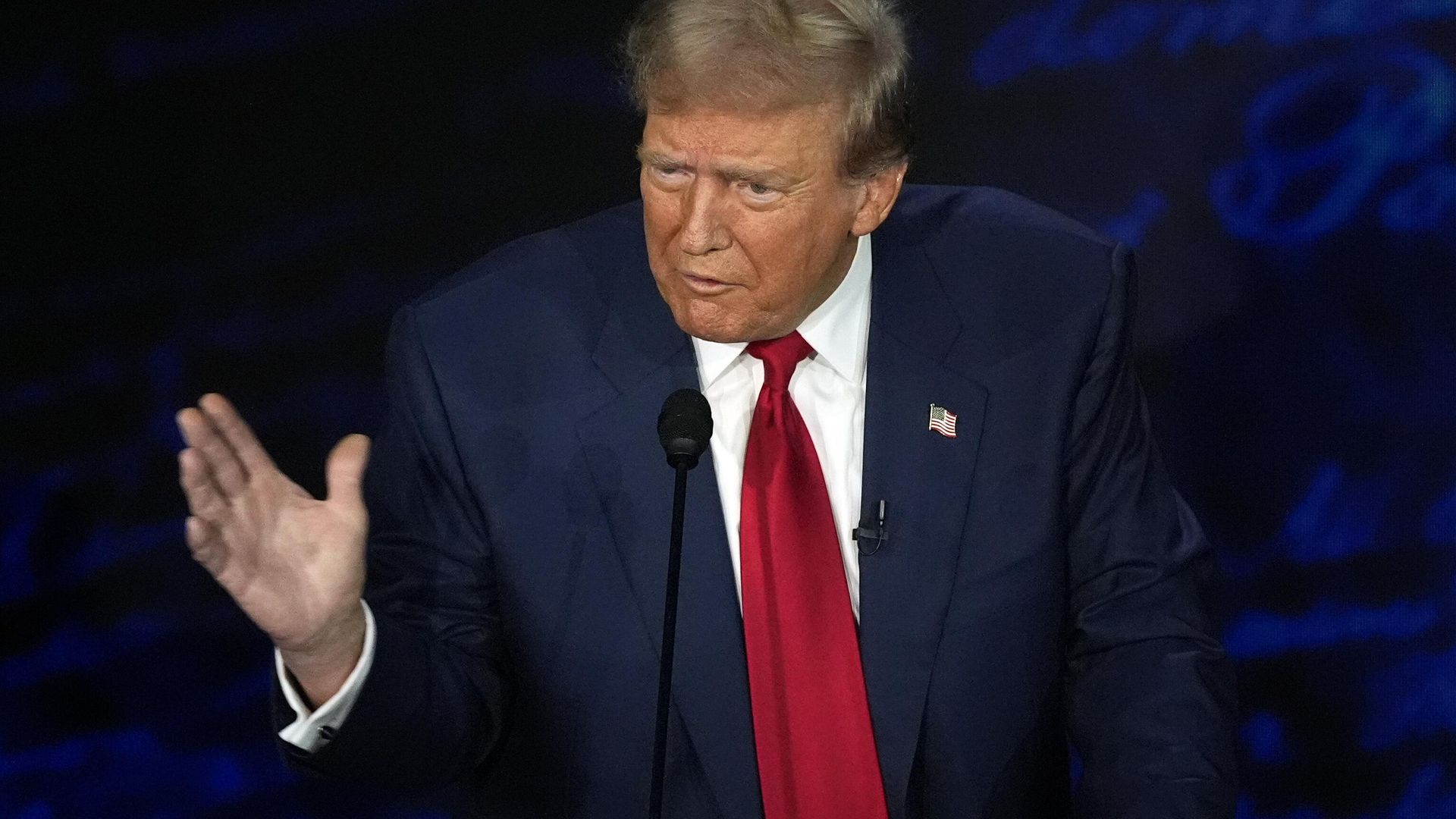 Кандидат в президенты США Дональд Трамп на предвыборных дебатах с Камалой Харрис Кандидат в президенты США Дональд Трамп на предвыборных дебатах с Камалой Харрис - РИА Новости, 1920, 11.09.2024