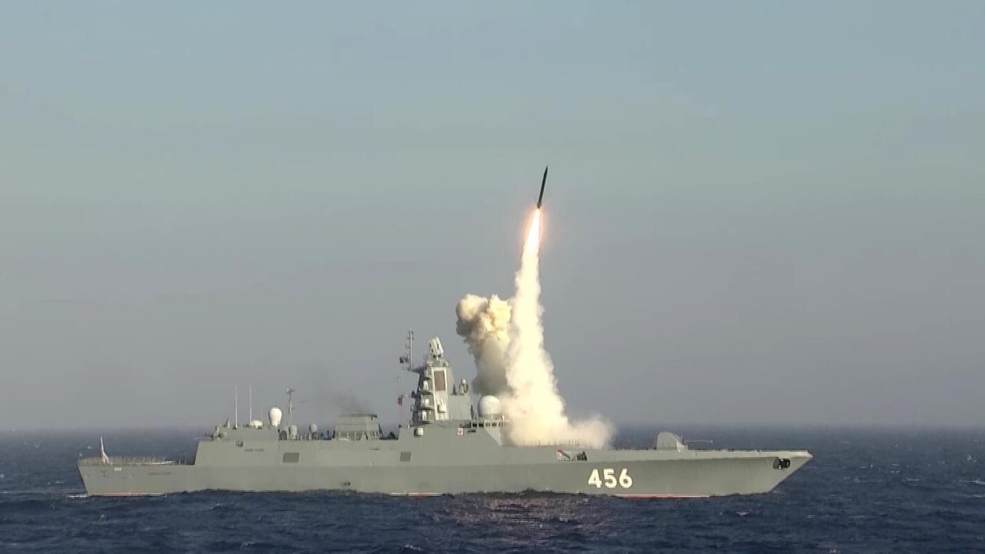 Пуск крылатой ракеты Калибр с фрегата Северного флота Адмирал Головко из акватории Баренцева моря Пуск крылатой ракеты Калибр с фрегата Северного флота Адмирал Головко из акватории Баренцева моря - РИА Новости, 1920, 19.09.2024