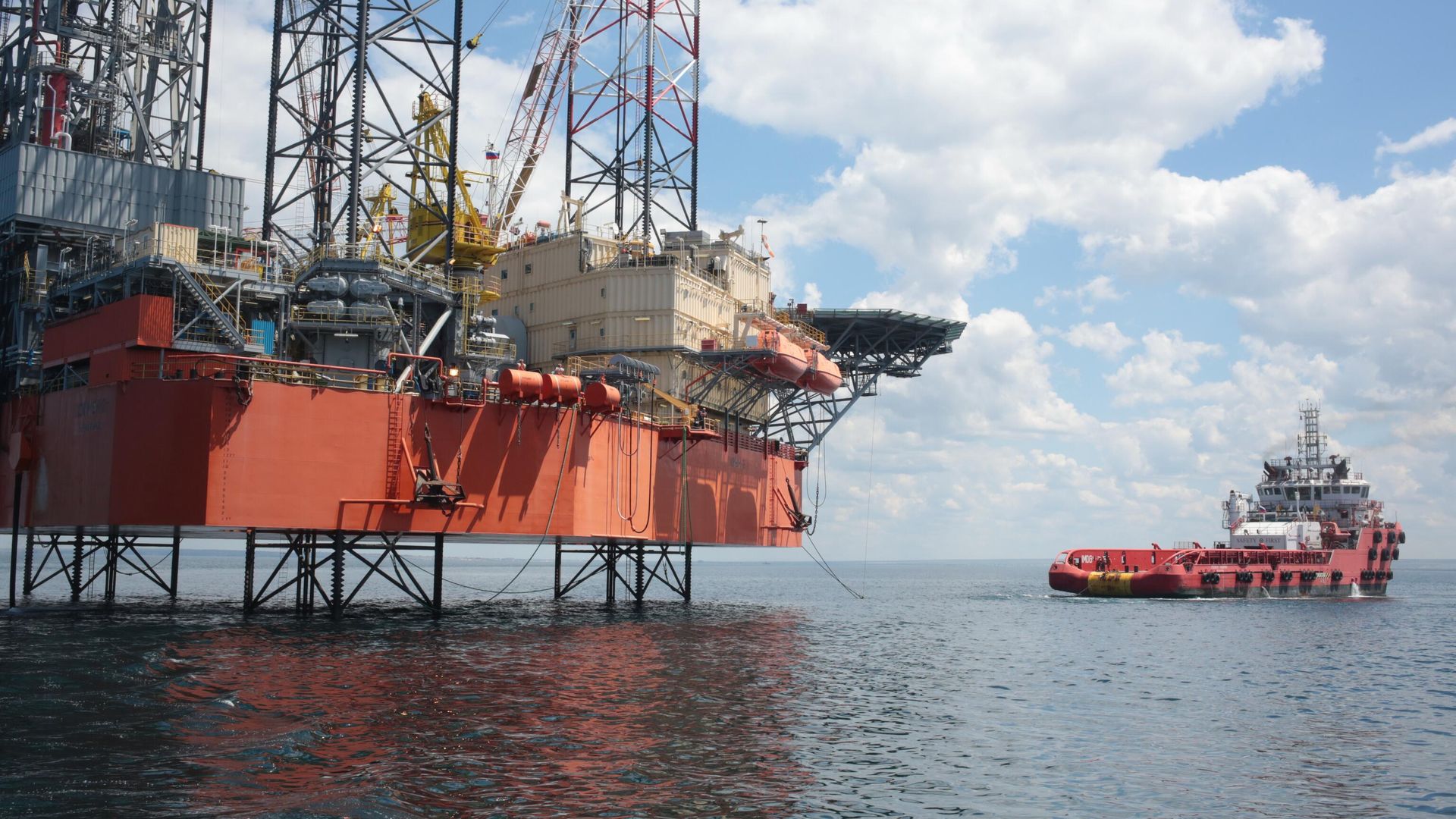 Самоподъемная нефтяная буровая установка Крым-2 Самоподъемная нефтяная буровая установка Крым-2 - РИА Новости, 1920, 12.09.2024