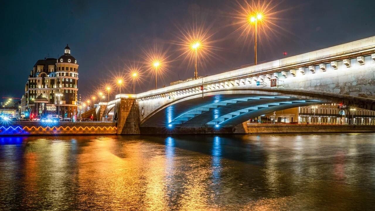 Около 5,5 тыс энергоэффективных светильников установили в фонари Москвы в 2024 году Около 5,5 тыс энергоэффективных светильников установили в фонари Москвы в 2024 году - РИА Новости, 1920, 12.09.2024