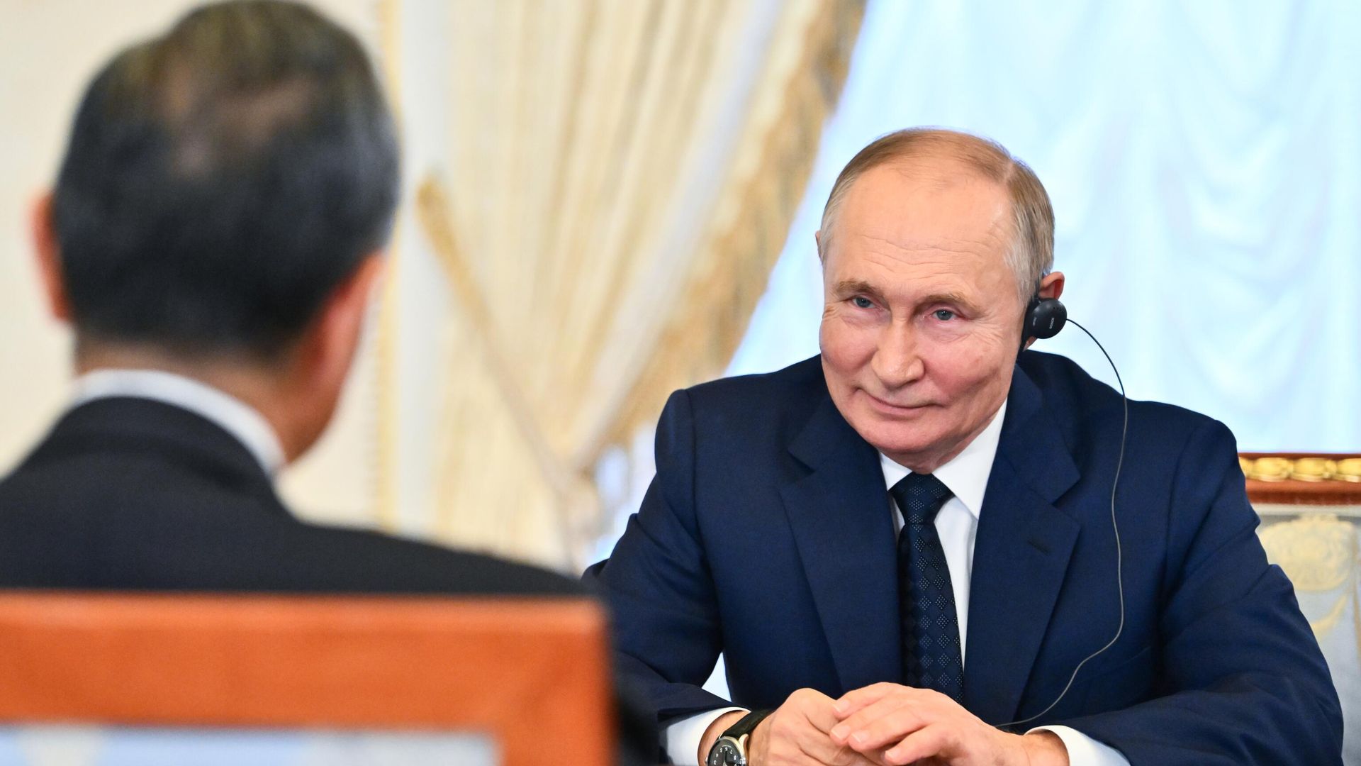 Президент РФ Владимир Путин и руководитель канцелярии Комиссии по иностранным делам ЦК Коммунистической партии Китая, министр иностранных Ван И Президент РФ Владимир Путин и руководитель канцелярии Комиссии по иностранным делам ЦК Коммунистической партии Китая, министр иностранных Ван И - РИА Новости, 1920, 12.09.2024