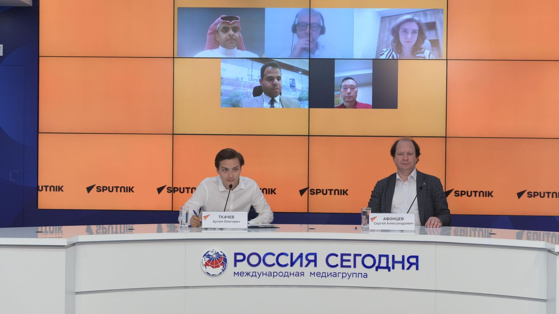 Видеомост Глобальное большинство в XXI веке: противодействие санкциям и поиски альтернативы доллару Видеомост Глобальное большинство в XXI веке: противодействие санкциям и поиски альтернативы доллару - РИА Новости, 1920, 12.09.2024
