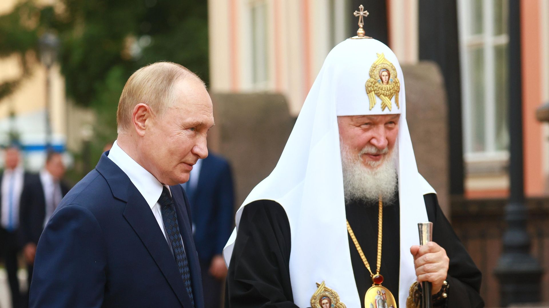 Владимир Путин и патриарх Московский и всея Руси Кирилл во время посещения Свято-Троицкой Александро-Невской Лавры по случаю 300-летия перенесения в Санкт-Петербург мощей Александра Невского Владимир Путин и патриарх Московский и всея Руси Кирилл во время посещения Свято-Троицкой Александро-Невской Лавры по случаю 300-летия перенесения в Санкт-Петербург мощей Александра Невского - РИА Новости, 1920, 12.09.2024