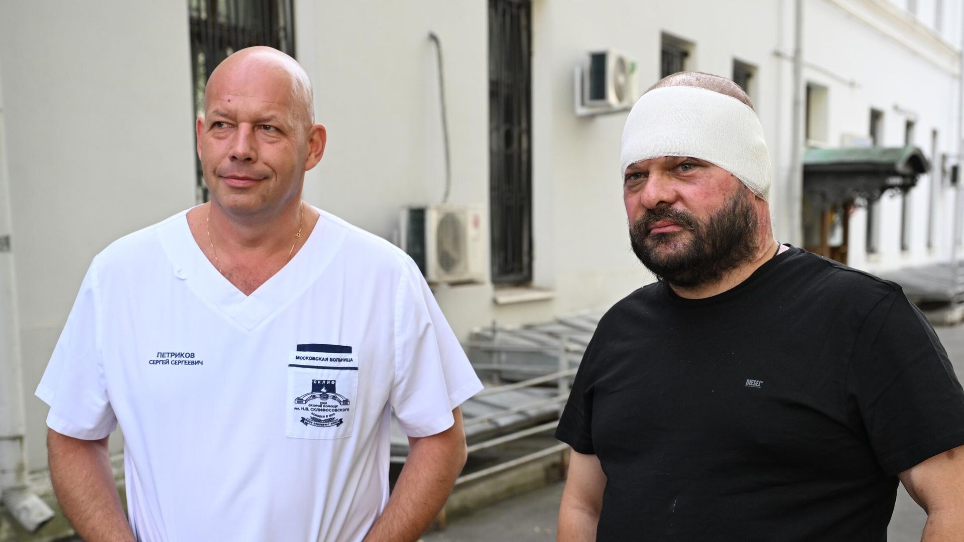 Директор НИИ скорой помощи им. Н.В. Склифосовского Сергей Петриков и военный корреспондент Евгений Поддубный. 13 сентября 2024 Директор НИИ скорой помощи им. Н.В. Склифосовского Сергей Петриков и военный корреспондент Евгений Поддубный. 13 сентября 2024 - РИА Новости, 1920, 13.09.2024