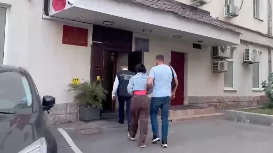 Задержание девушек, подозреваемых в доведении до самоубийства в Москве Задержание девушек, подозреваемых в доведении до самоубийства в Москве - РИА Новости, 1920, 13.09.2024