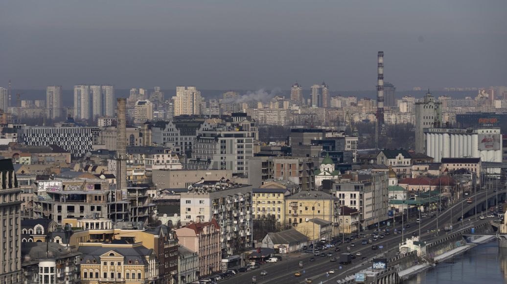 Жители Киева в субботу проведут до 18 часов без света