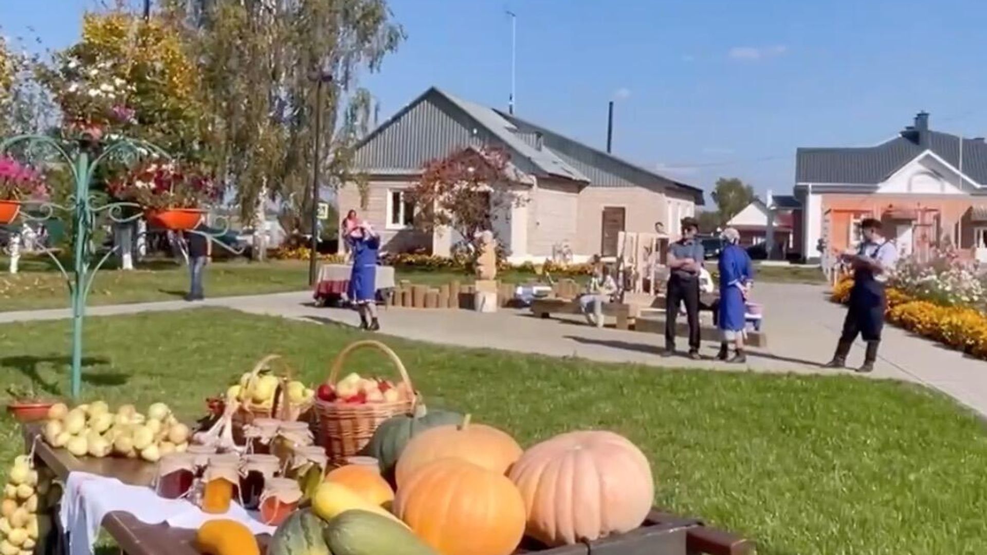 В Удмуртии открыли вторую деревню будущего. Кадр. видео В Удмуртии открыли вторую деревню будущего. Кадр. видео - РИА Новости, 1920, 15.09.2024