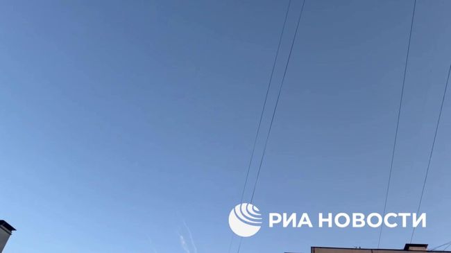 Серия взрывов была слышна над Белгородом во время действия сигнала ракетной опасности