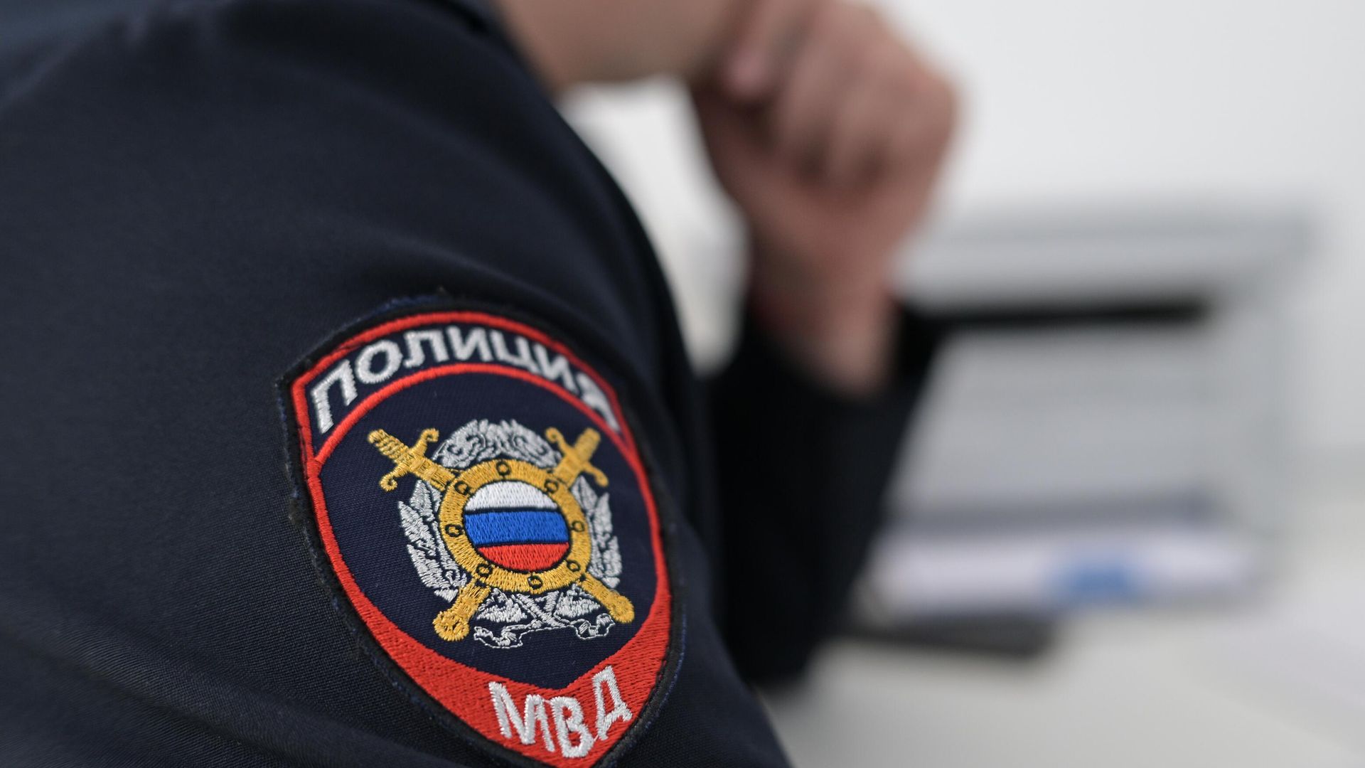 Сотрудник полиции во время работы Сотрудник полиции во время работы - РИА Новости, 1920, 06.12.2024