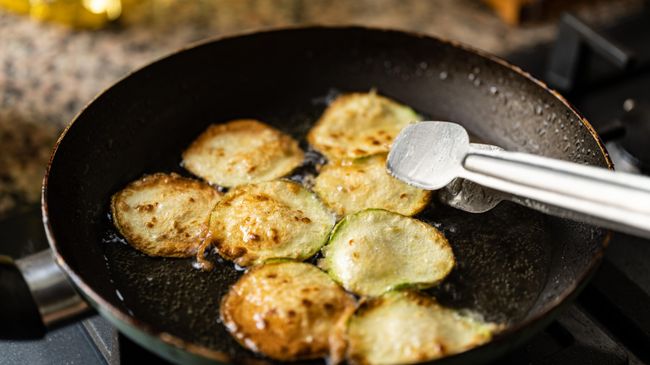 Жареные кабачки на сковородке Жареные кабачки на сковородке