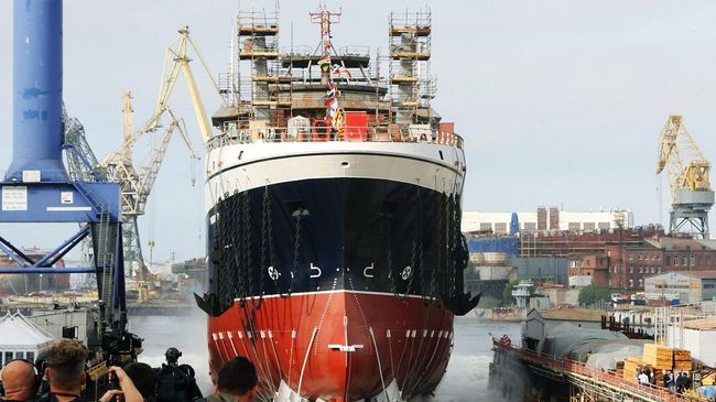 Спуск на воду большого морозильного рыболовного траулера проекта СТ-192 Капитан Юнак