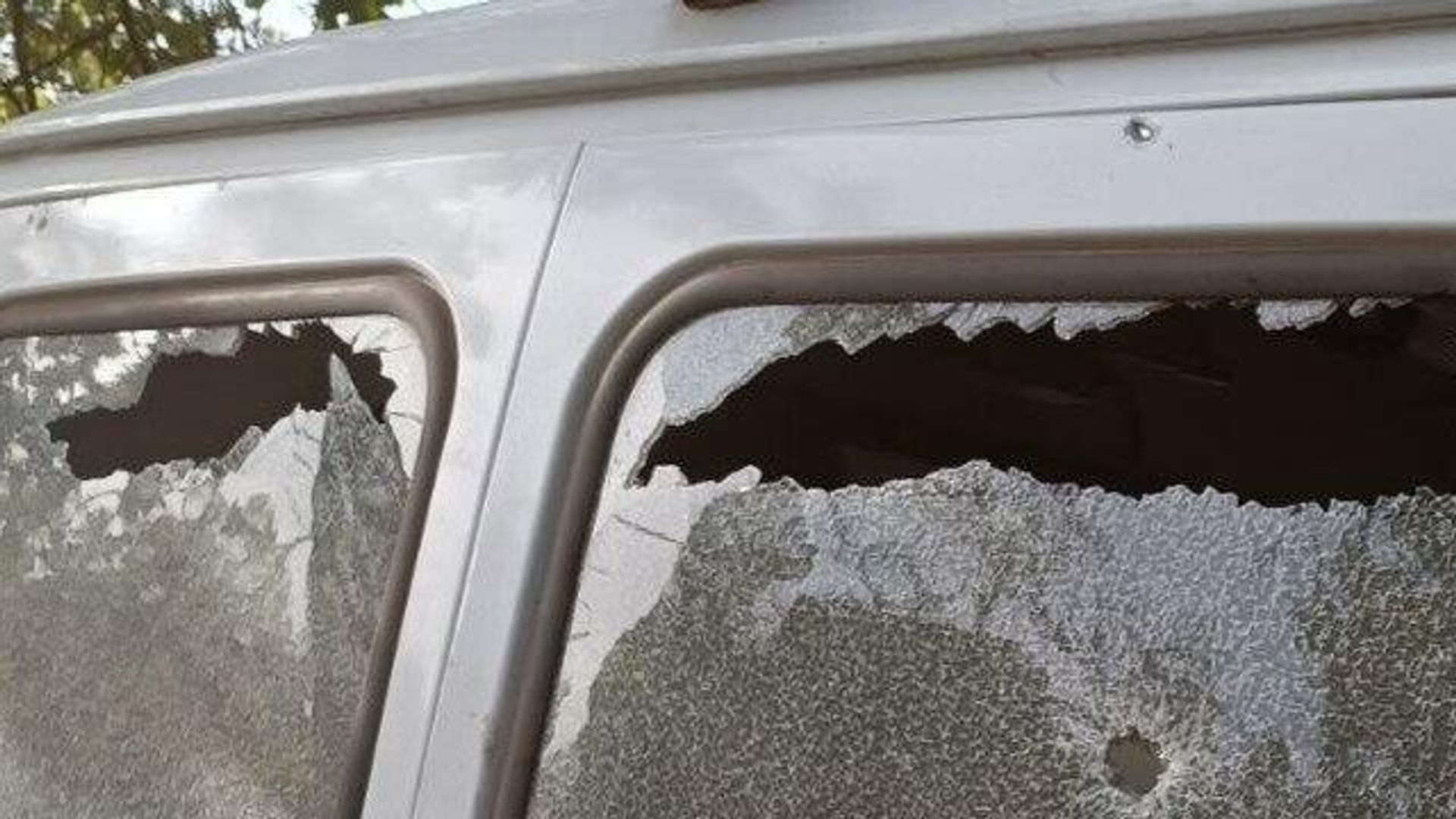 Последствия атаки ВСУ на автомобиль скорой помощи в харьковской Таволжанке. 18 сентября 2024 Последствия атаки ВСУ на автомобиль скорой помощи в харьковской Таволжанке. 18 сентября 2024 - РИА Новости, 1920, 18.09.2024