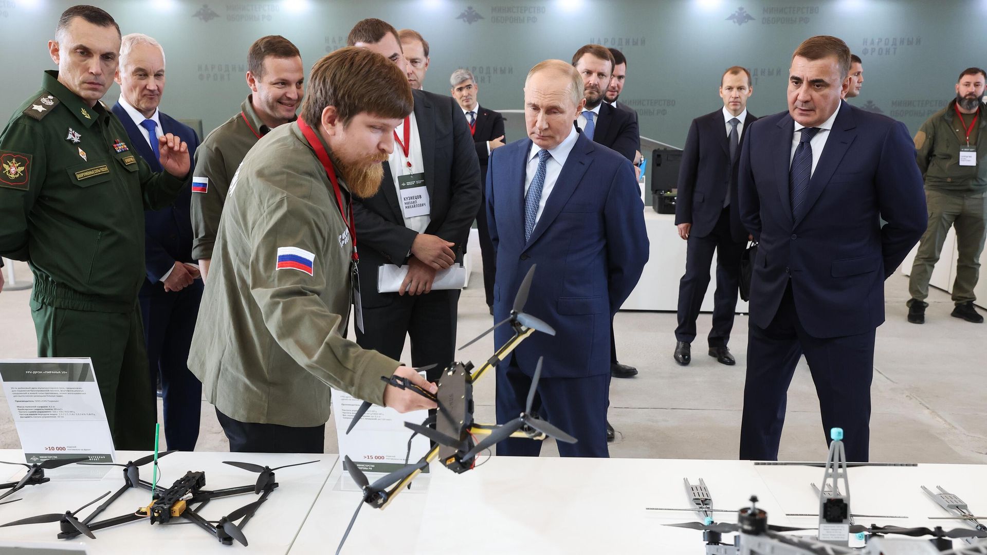 Президент России Владимир Путин во время посещения площадки ООО Специальный технологический центр в Санкт-Петербурге Президент России Владимир Путин во время посещения площадки ООО Специальный технологический центр в Санкт-Петербурге - РИА Новости, 1920, 19.09.2024