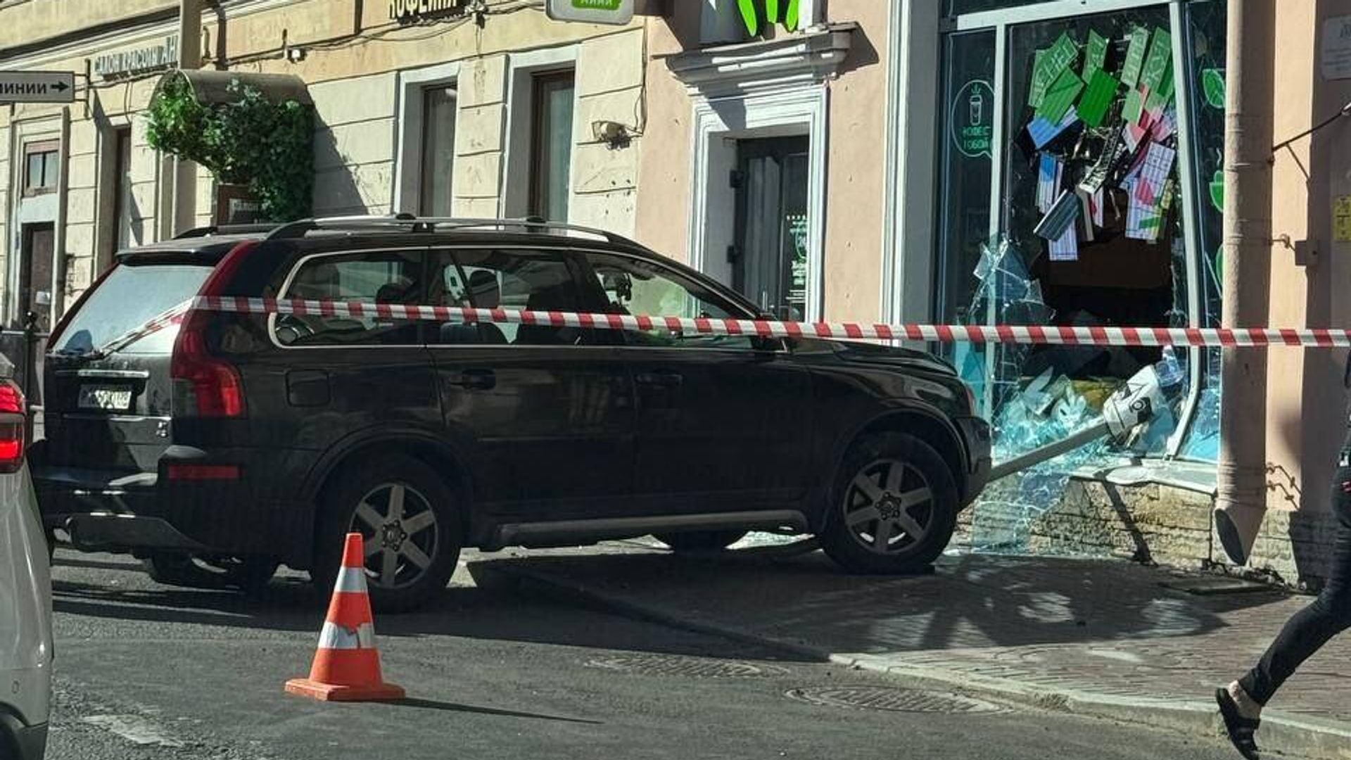 На месте ДТП на Среднем проспекте Васильевского острова в Санкт-Петербурге На месте ДТП на Среднем проспекте Васильевского острова в Санкт-Петербурге - РИА Новости, 1920, 19.09.2024