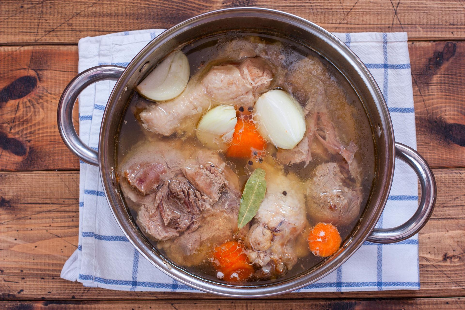 Приготовление мясного бульона Приготовление мясного бульона - РИА Новости, 1920, 25.09.2025