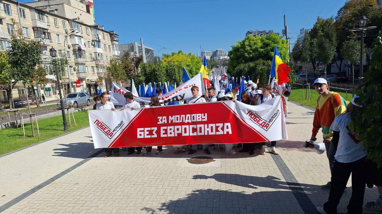 Активисты молодежного крыла оппозиционного в Молдавии блока Победа провели в Кишиневе марш против евроинтеграции Активисты молодежного крыла оппозиционного в Молдавии блока Победа провели в Кишиневе марш против евроинтеграции - РИА Новости, 1920, 22.09.2024