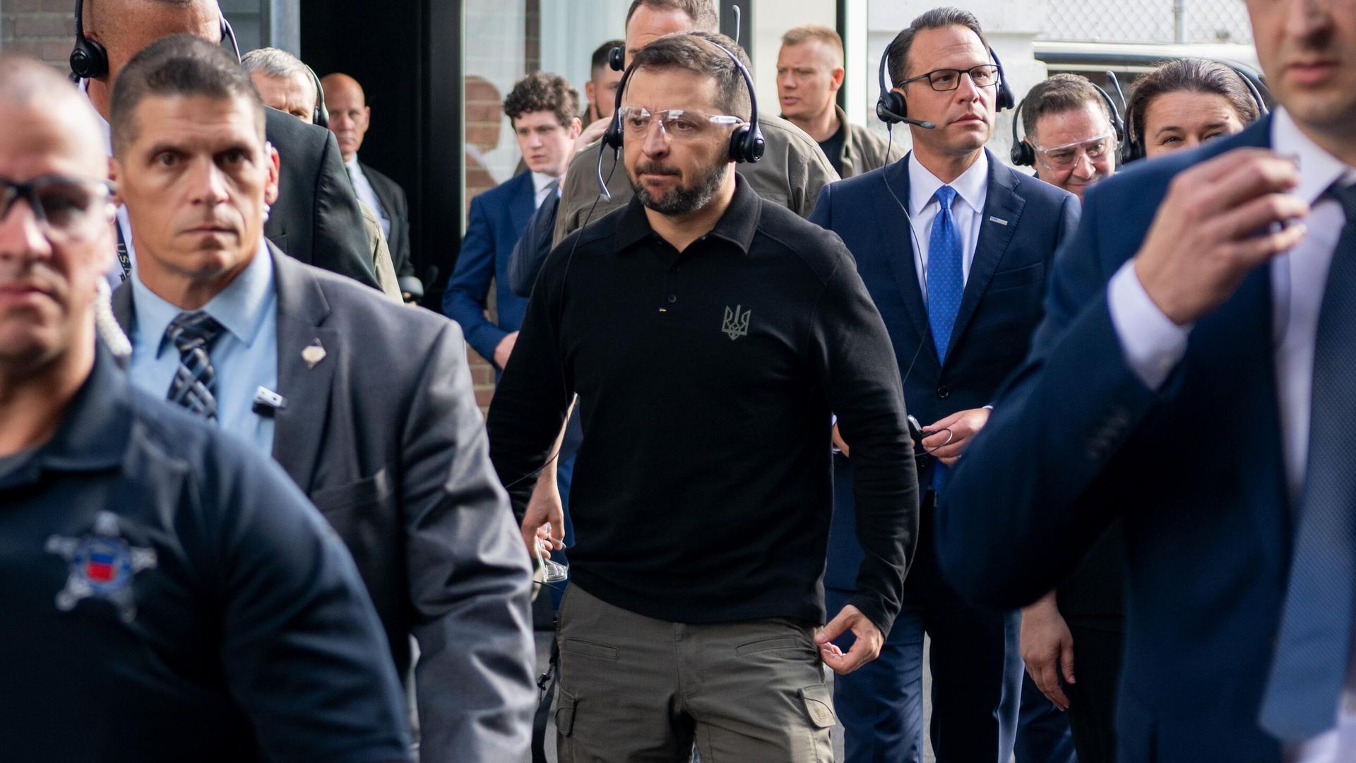 Владимир Зеленский во время посещения завода по производству боеприпасов для ВСУ в городе Скрэнтон, США Владимир Зеленский во время посещения завода по производству боеприпасов для ВСУ в городе Скрэнтон, США - РИА Новости, 1920, 26.09.2024
