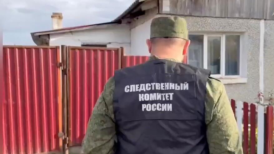 Следователь СК России у дома в Назаровском районе Красноярского края, в котором отравилась семья Следователь СК России у дома в Назаровском районе Красноярского края, в котором отравилась семья - РИА Новости, 1920, 25.09.2024