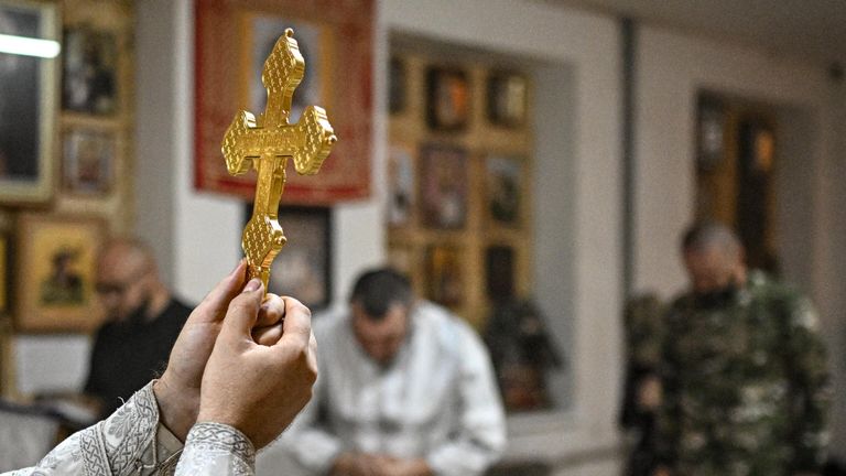 Священник бригады Терек иерей Алексей (Алексей Барышев) с позывным Спецназ проводит молебен в походном храме в честь Святого Великомученика Георгия Победоносца Священник бригады Терек иерей Алексей (Алексей Барышев) с позывным Спецназ проводит молебен в походном храме в честь Святого Великомученика Георгия Победоносца