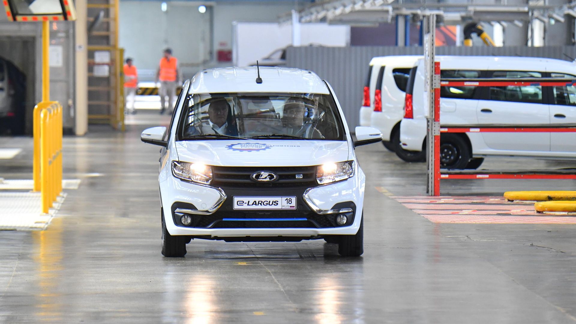 Электромобиль Lada e-Largus российского автопроизводителя АвтоВАЗ, выпущенный на заводе в Ижевске Электромобиль Lada e-Largus российского автопроизводителя АвтоВАЗ, выпущенный на заводе в Ижевске - РИА Новости, 1920, 21.10.2025