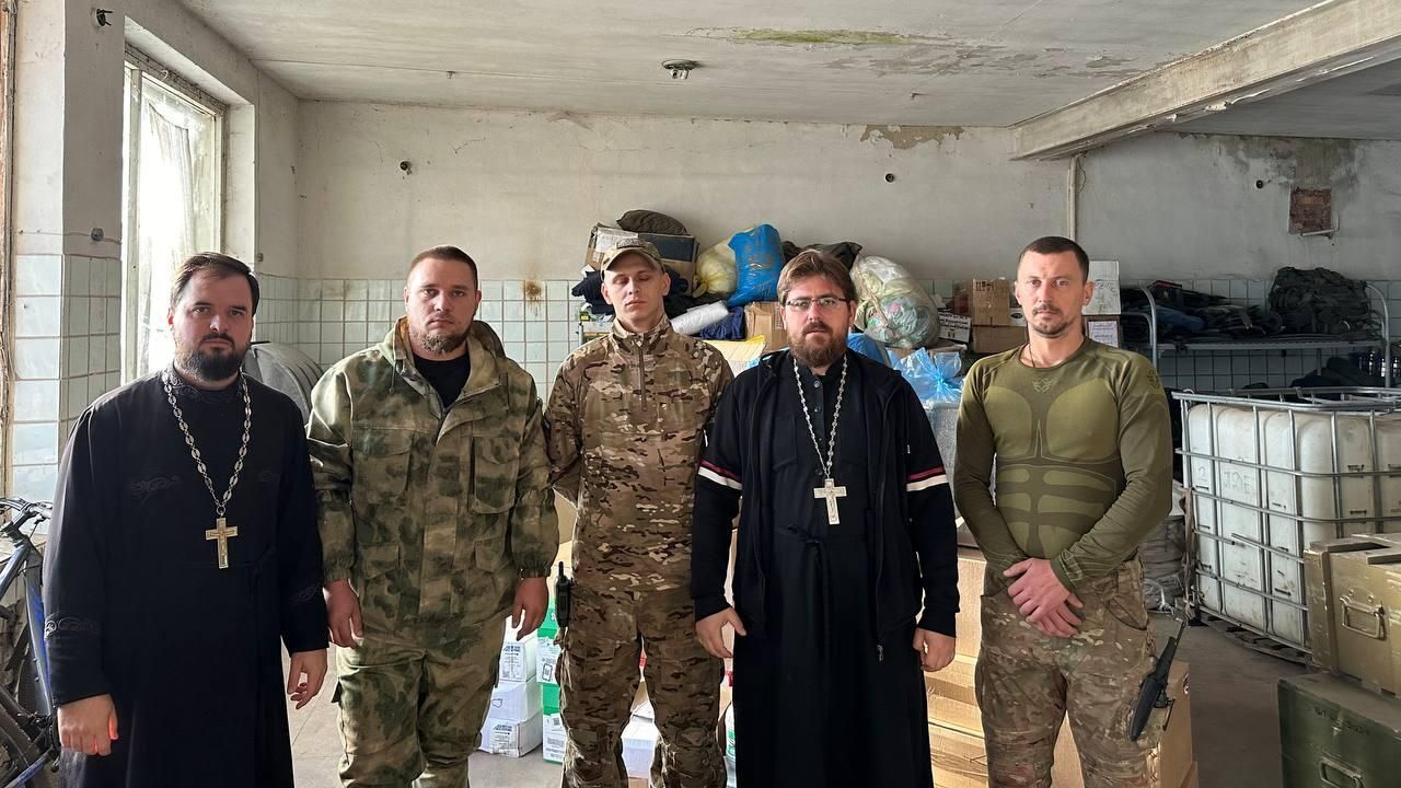 Орловская епархия доставила бойцам СВО в Рыльский район Курской области гуманитарный груз Орловская епархия доставила бойцам СВО в Рыльский район Курской области гуманитарный груз - РИА Новости, 1920, 26.09.2024