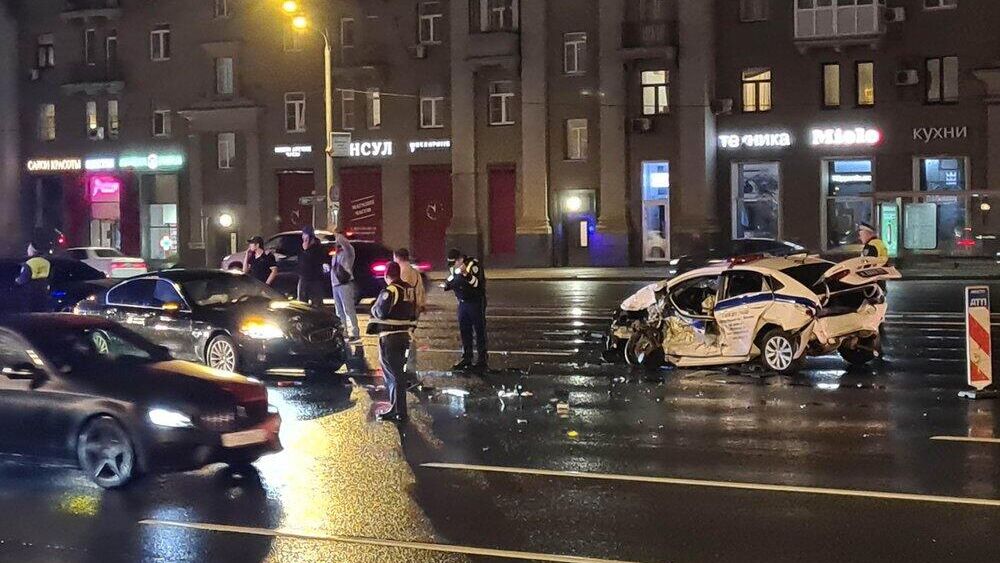 Место ДТП с участием нескольких автомобилей на Кутузовском проспекте в Москве. 29 сентября 2024 - РИА Новости, 1920, 29.09.2024