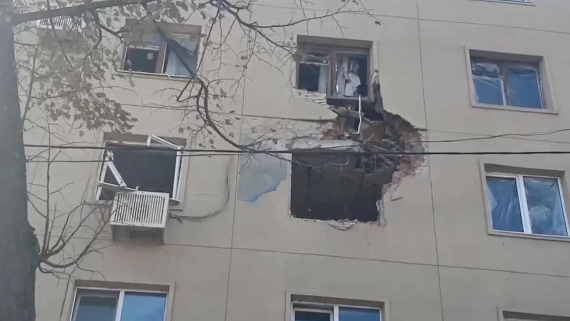 Последствия атаки со стороны ВСУ по жилому дому в Курской области Последствия атаки со стороны ВСУ по жилому дому в Курской области - РИА Новости, 1920, 21.10.2024