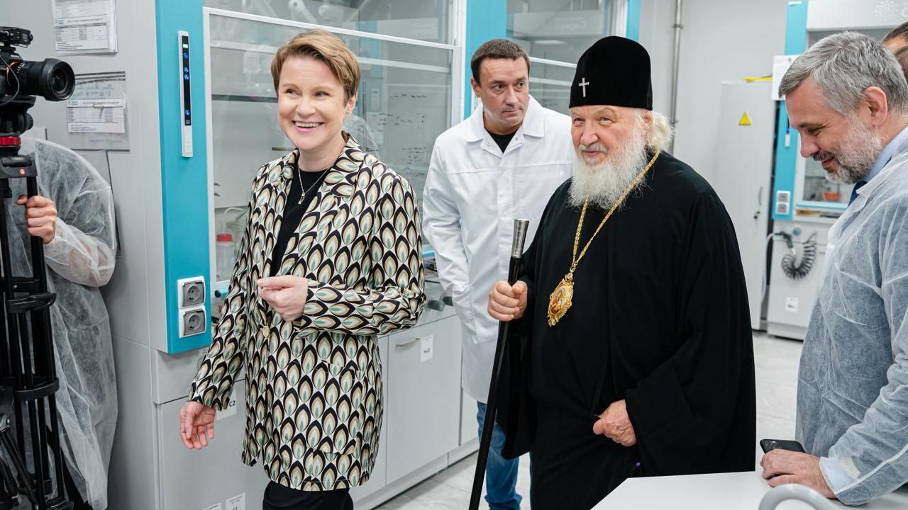 Патриарх Московский и всея Руси Кирилл посетил лабораторный комплекс научно-технологического университета Сириус Патриарх Московский и всея Руси Кирилл посетил лабораторный комплекс научно-технологического университета Сириус - РИА Новости, 1920, 29.09.2024