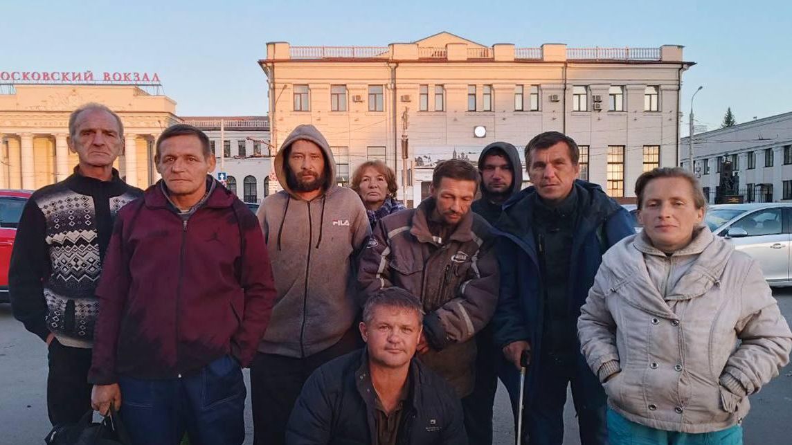Освобожденные люди из трудового рабства в Тульской области Освобожденные люди из трудового рабства в Тульской области - РИА Новости, 1920, 30.09.2024
