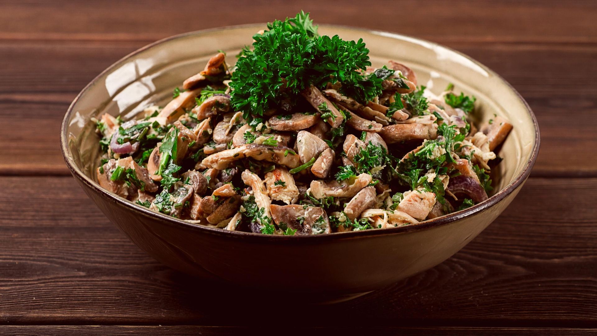 Салат с курицей и грибами Салат с курицей и грибами - РИА Новости, 1920, 30.09.2024