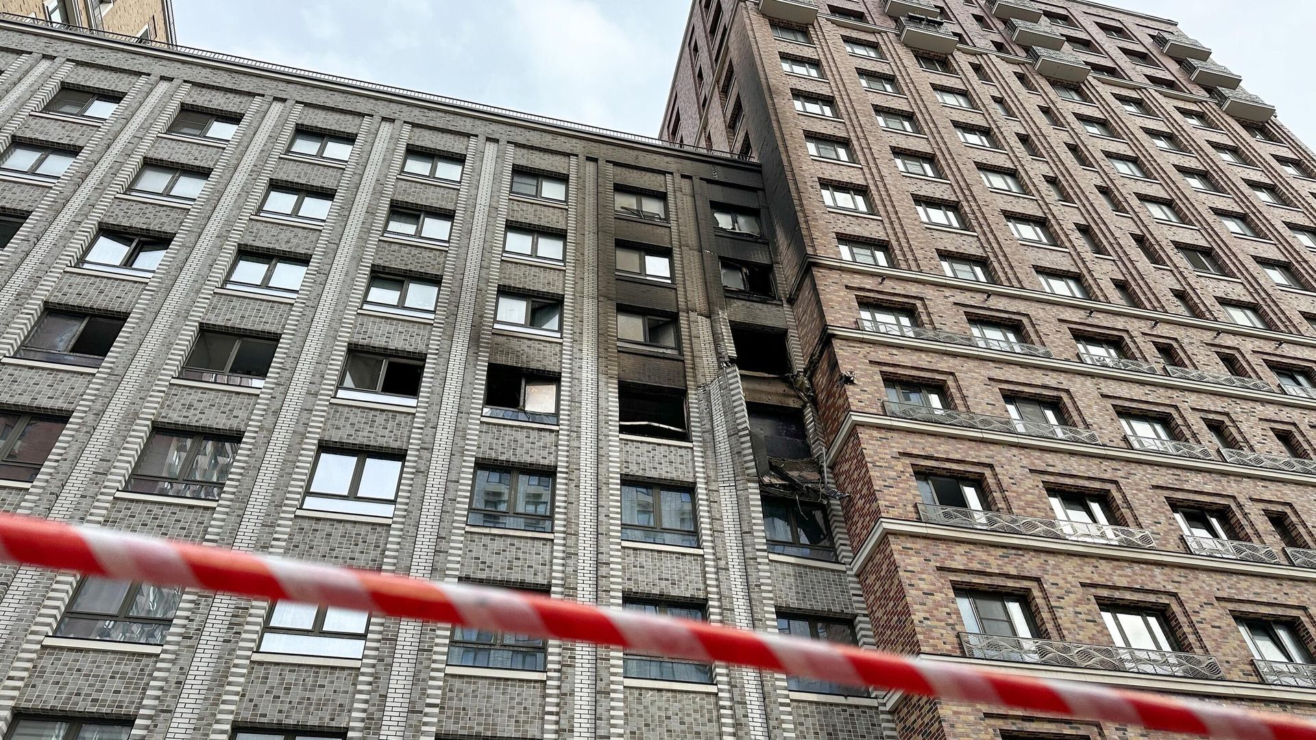 Последствия пожара в жилом комплексе Селигер Сити в столичном районе Западное Дегунино Последствия пожара в жилом комплексе Селигер Сити в столичном районе Западное Дегунино - РИА Новости, 1920, 01.10.2024