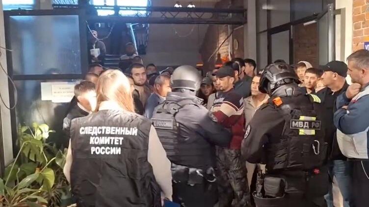 В Петербурге и области прошли обыски в подразделениях МВД по вопросам миграции, в хостелах и местах жительства причастных к организации канала незаконной миграции В Петербурге и области прошли обыски в подразделениях МВД по вопросам миграции, в хостелах и местах жительства причастных к организации канала незаконной миграции - РИА Новости, 1920, 01.10.2024