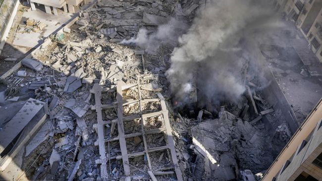 Разрушенное в результате израильского авиаудара здание в Дахие, Бейрут