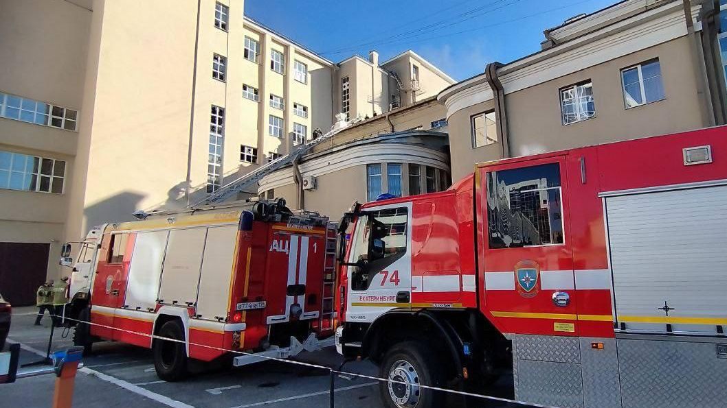 Ликвидация пожара в здании театра в Екатеринбурге Ликвидация пожара в здании театра в Екатеринбурге - РИА Новости, 1920, 02.10.2024