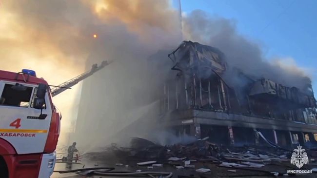 Тушение пожара в музыкальном театре в Хабаровске Тушение пожара в музыкальном театре в Хабаровске