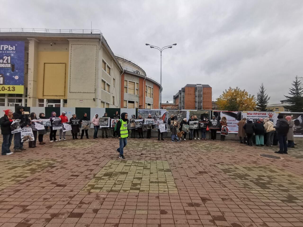 Митинг в Иркутске против жестокого обращения с животными Митинг в Иркутске против жестокого обращения с животными - РИА Новости, 1920, 03.10.2024