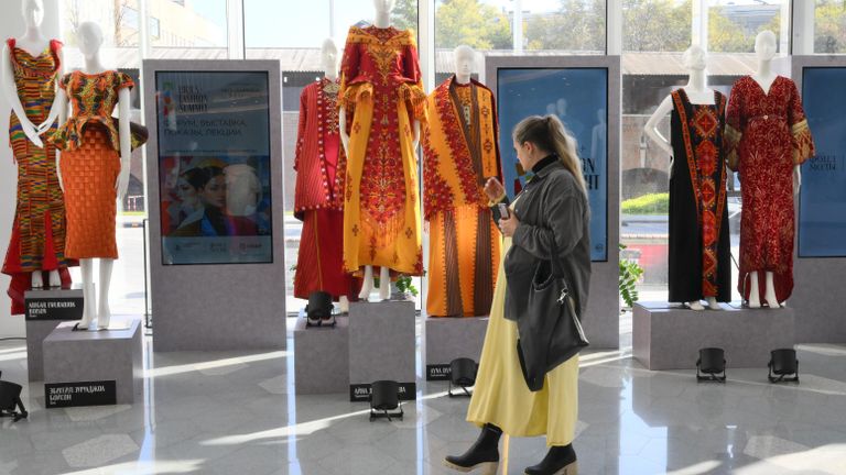 Выставка Наследие на саммите модной индустрии BRICS+ Fashion Summit в концертном зале парка Зарядье Выставка Наследие на саммите модной индустрии BRICS+ Fashion Summit в концертном зале парка Зарядье