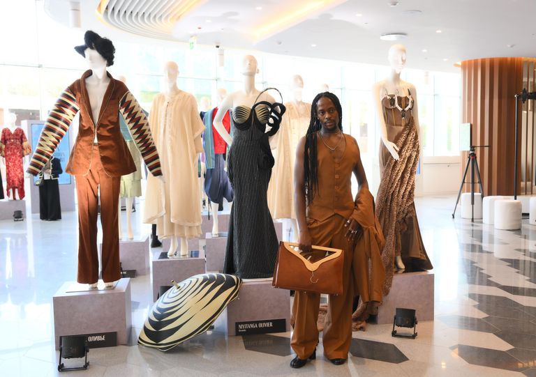 Выставка Наследие на саммите модной индустрии BRICS+ Fashion Summit в концертном зале парка Зарядье Выставка Наследие на саммите модной индустрии BRICS+ Fashion Summit в концертном зале парка Зарядье