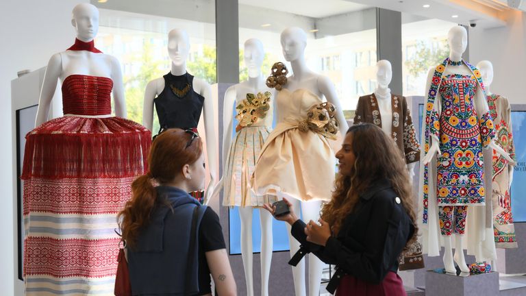 Выставка Наследие на саммите модной индустрии BRICS+ Fashion Summit в концертном зале парка Зарядье Выставка Наследие на саммите модной индустрии BRICS+ Fashion Summit в концертном зале парка Зарядье