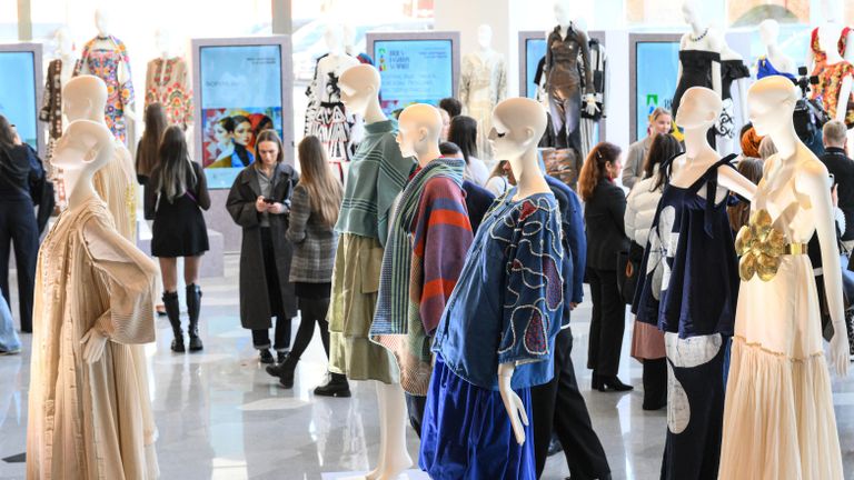 Выставка Наследие на саммите модной индустрии BRICS+ Fashion Summit в концертном зале парка Зарядье Выставка Наследие на саммите модной индустрии BRICS+ Fashion Summit в концертном зале парка Зарядье