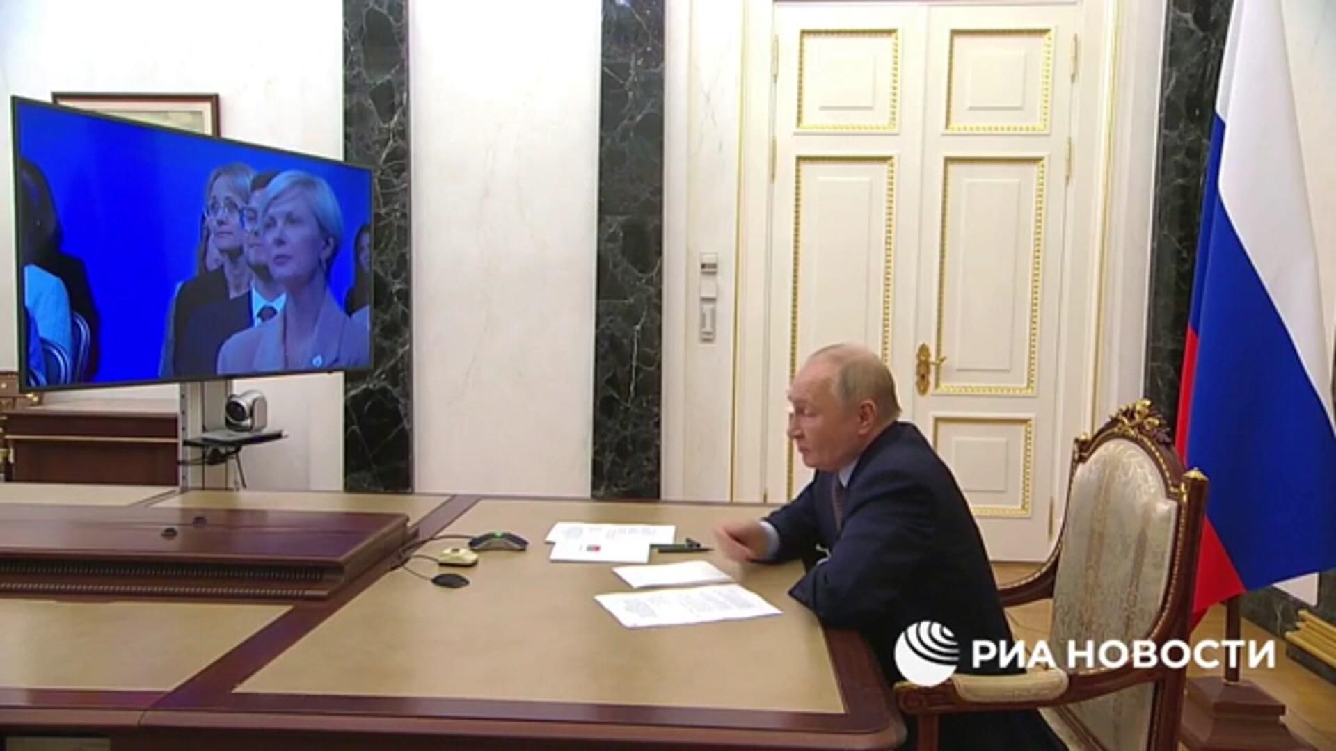 Речевая культура чрезвычайно важна. Путин о воспитании любви к чтению Речевая культура чрезвычайно важна. Путин о воспитании любви к чтению - РИА Новости, 1920, 03.10.2024