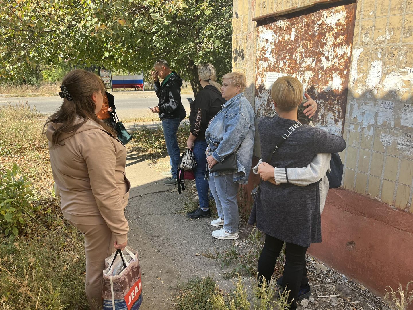 Жители микрорайона Комсомолец прячутся от дрона-камикадзе Жители микрорайона Комсомолец прячутся от дрона-камикадзе