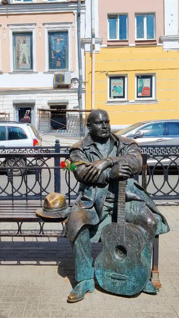 Памятник певцу Михаилу Кругу в Твери Памятник певцу Михаилу Кругу в Твери