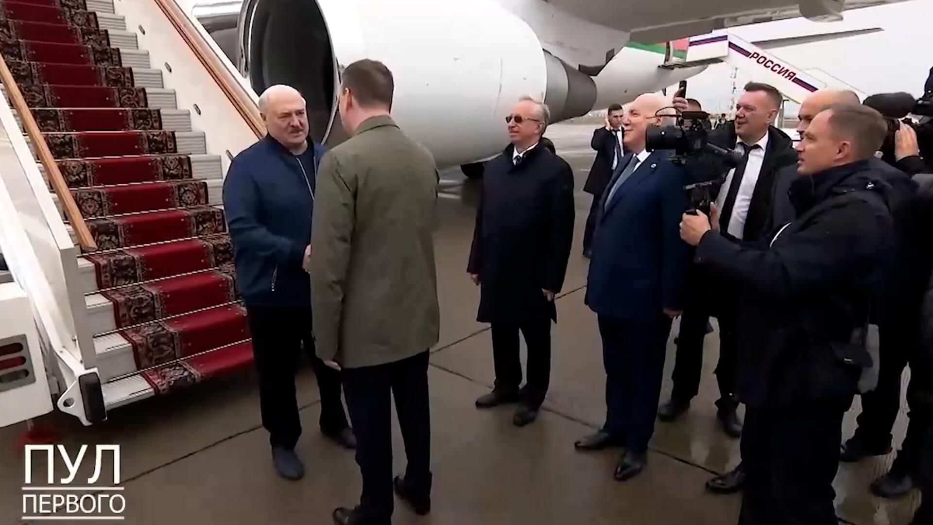 Какое превосходительство? — Лукашенко ответил на приветствие в Москве Какое превосходительство? — Лукашенко ответил на приветствие в Москве - РИА Новости, 1920, 07.10.2024