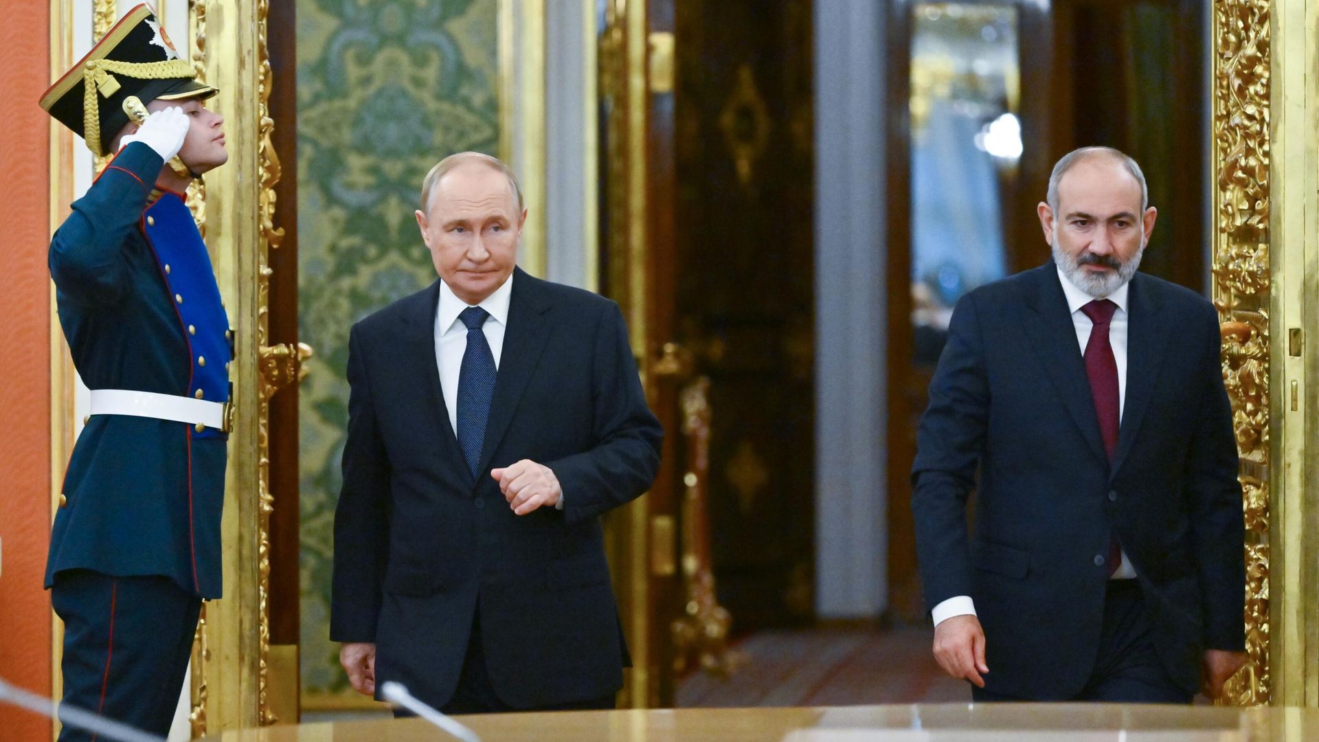 Президент РФ Владимир Путин и премьер-министр Армении Никол Пашинян во время встречи Президент РФ Владимир Путин и премьер-министр Армении Никол Пашинян во время встречи - РИА Новости, 1920, 08.10.2024